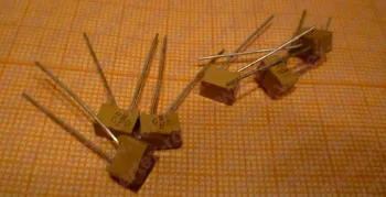 Конденсатор К10-17А-М1500-300ПФ