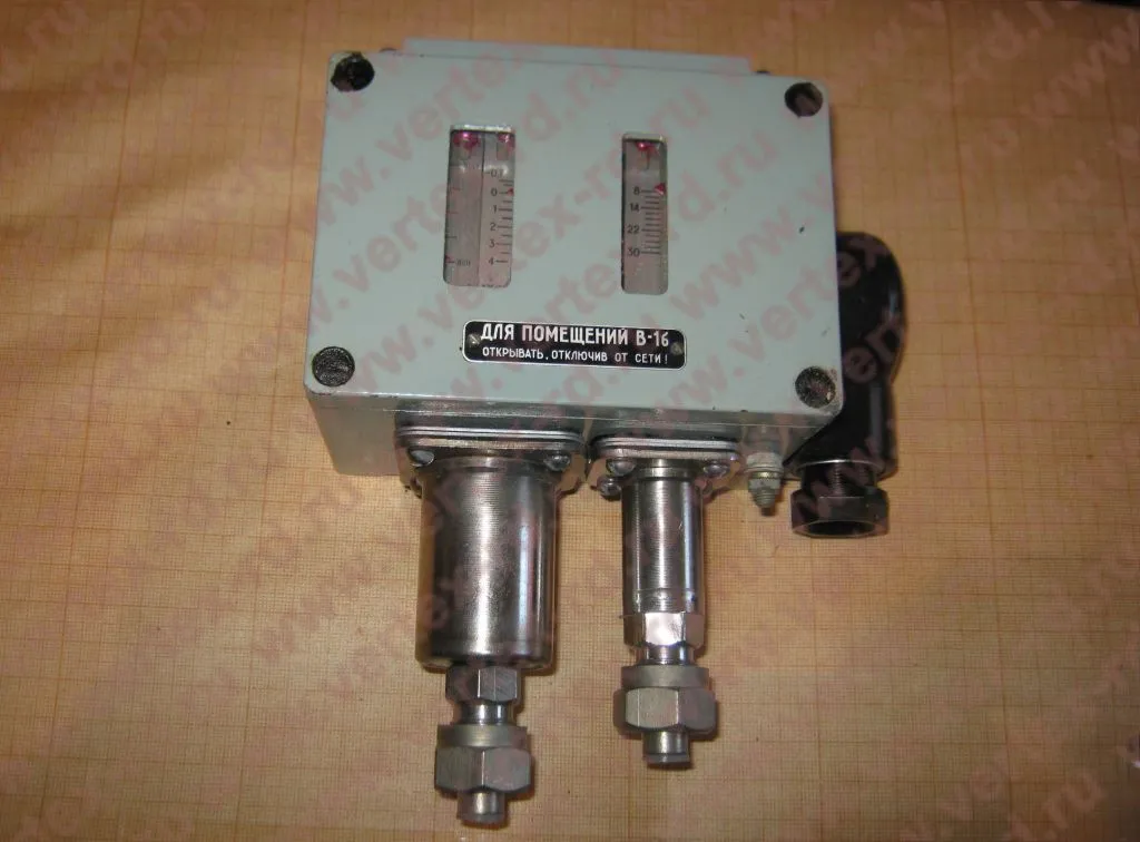 Д220-11 Датчик реле давления сдвоенный Н/Д -0,3...4КГС/СМ2.--В/Д 7 ...